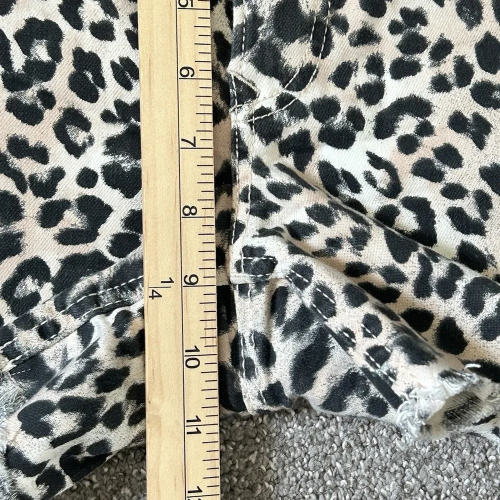 Express Shortie Mid-Rise Shorts Size 8 Leopard Print Stretch+ Raw Hem